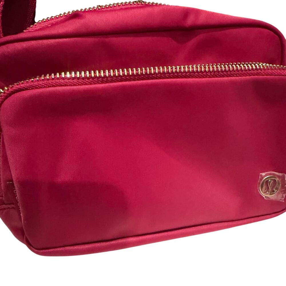 Lululemon Everywhere Crossbody Bag 2L Berry Rumble Gold Hardware NEW